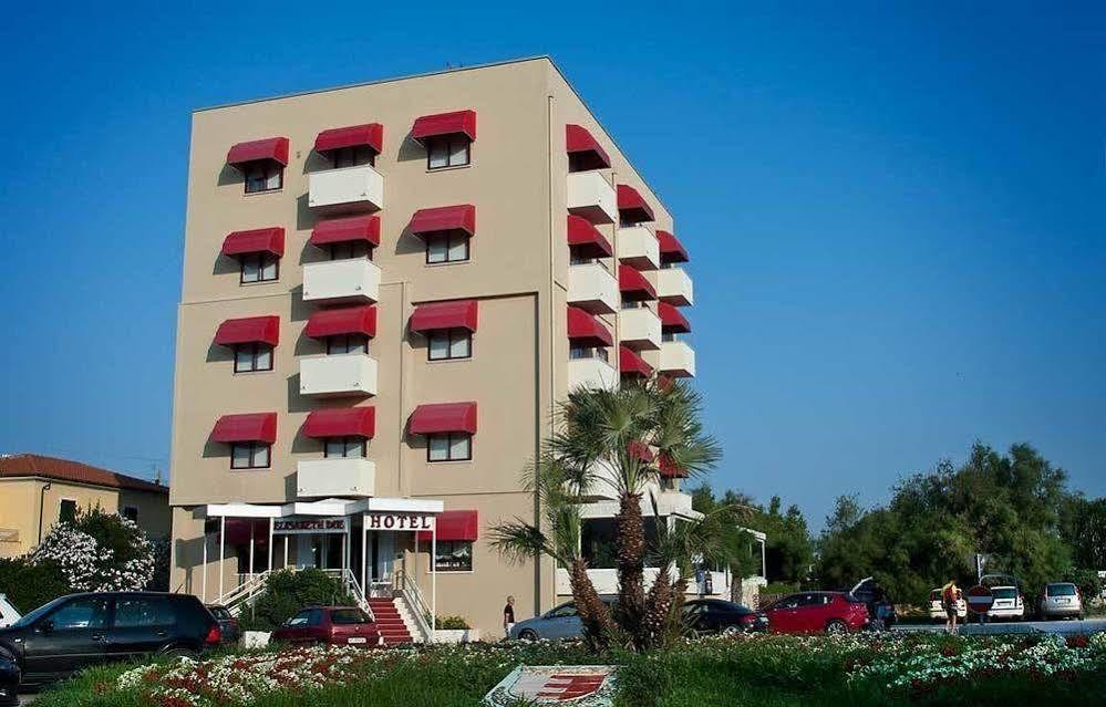 Hotel Elisabeth Due Фано Экстерьер фото